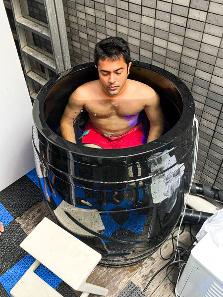 Dreampod Ice Bath Barrel Cold Plunge with Chiller , man in ice bath